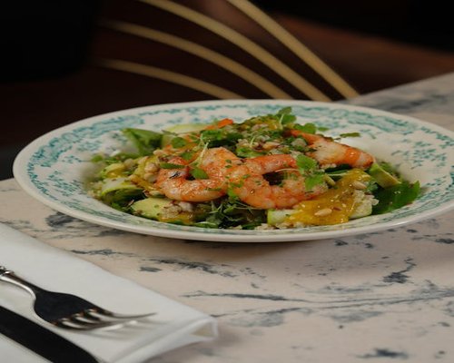 Fresh salad bowl with vegetables